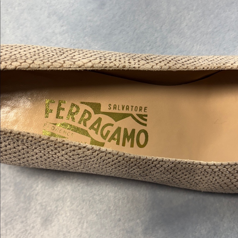 Salvatore Ferragamo Textured Pumps - Picture 2 of 12